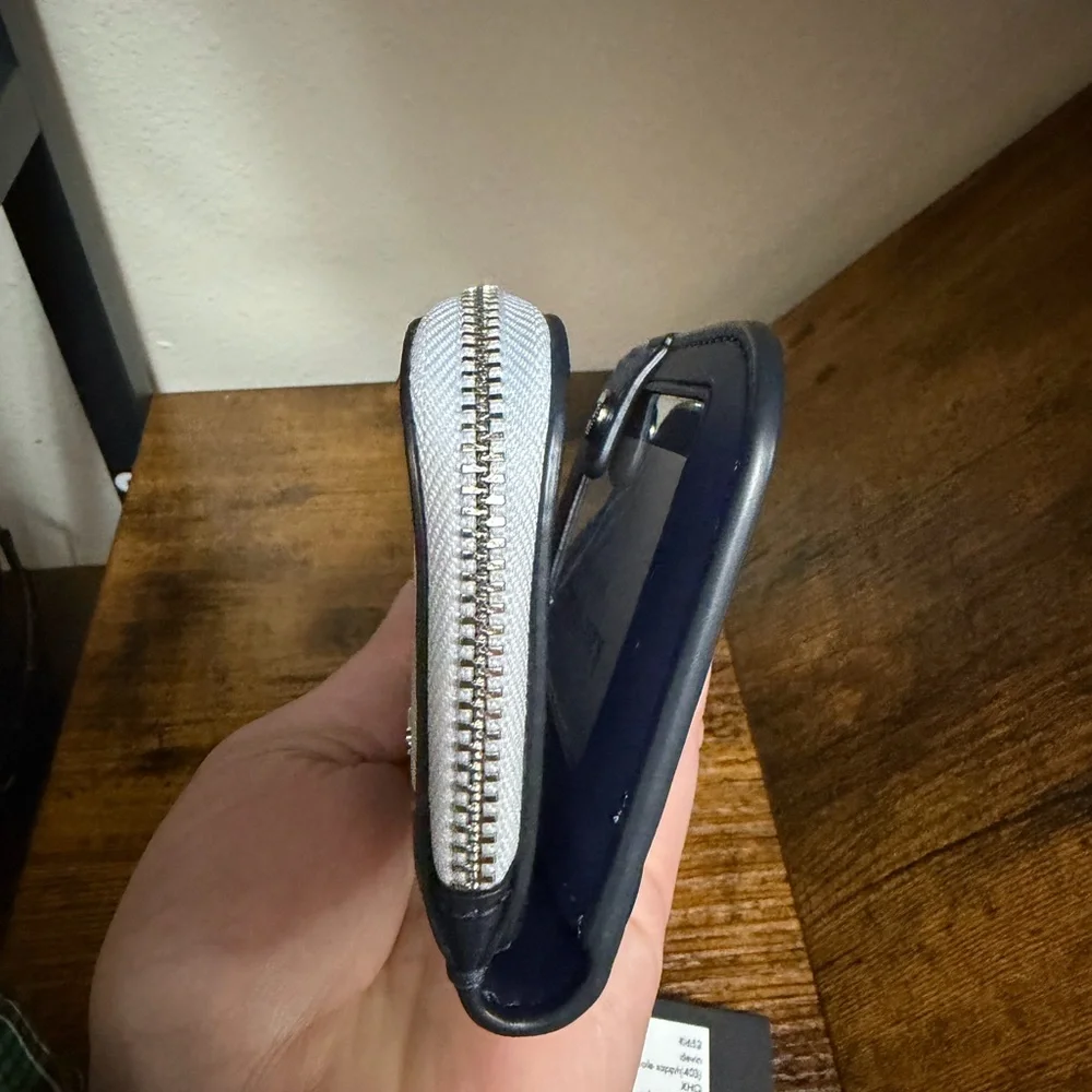Kate Spade ♠️ Wallet - Picture 4 of 7